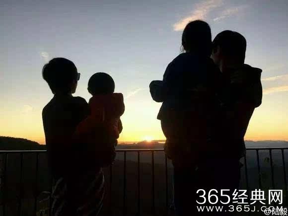 李健夫妇高调秀恩爱,网友:神仙眷侣